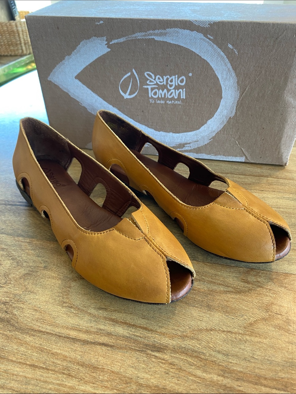 Sergio Tomani Women’s Tan Leather Peep-Toe Flats